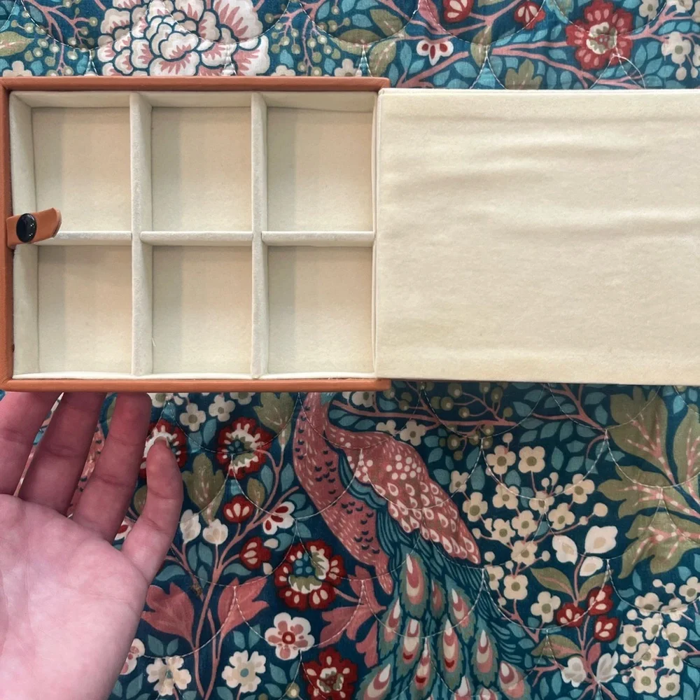 Fashion travel jewelry case